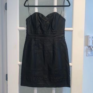 GUESS POS ANGELES BALCK FAUX LEATHER STRAPLESS DRESS